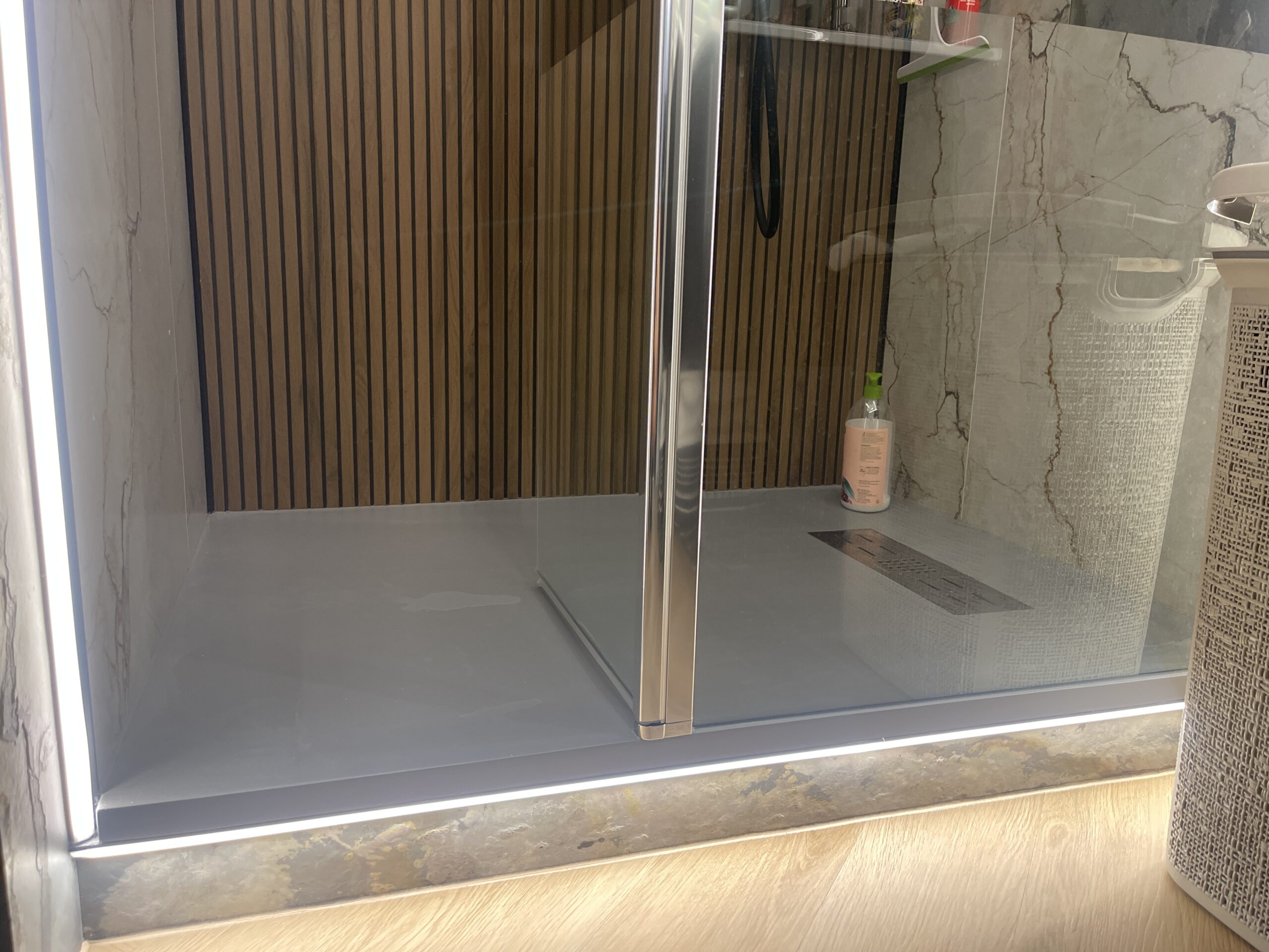 Cădiță Imperma instalată într-o baie modernă